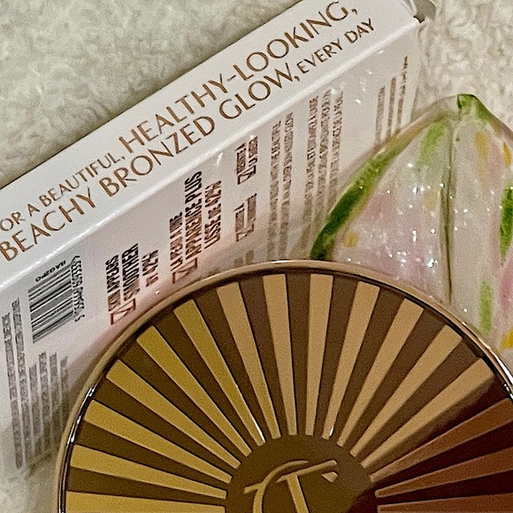 (NIB)- Charlotte Tilbury -Beautiful Skin Sun-Kissed Glow Bronzer-2 Medium - Picture 8 of 9